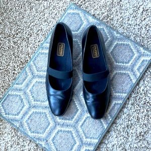 Black 2” Munro American pumps